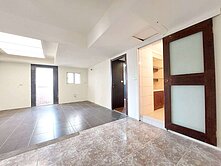 屋主退休割愛新東區門戶地點佳出價來談