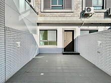 六甲區一樓客廳廚房傳統格局小資族獨院車墅大樓價