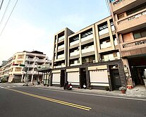 🔥東勢輕屋齡五套房三廳電梯別墅🔥