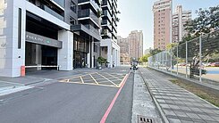 💰河堤世界燙金店面+平面車位