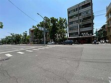 鼎山家樂福輕軌旁｜正25米路上｜黃金透天店住