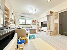 寶山街大有精美三房車