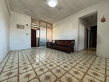 長億高中欠修理公寓