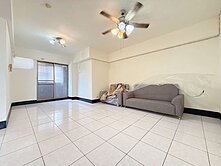 南區，文心南路上、室內近29坪、大三房電梯華廈