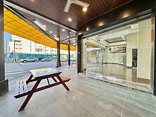 小池｜德賢商圈角間店面｜三角窗＋雙面臨路｜傳家霸店