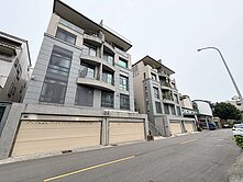 專簽南屯八期｜好市多大地坪電梯別墅五套房可停3車