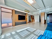 A★亞灣經貿特區31期｜三多商圈明亮景觀三房車位