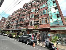 鴻旗名邸三房車位 ~近秀泰影城 火車站 學區~~~