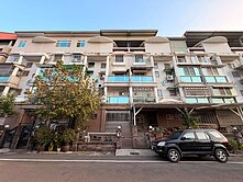 登發國小臨路車庫別墅