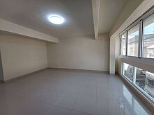 高雄車站樸實公寓四樓