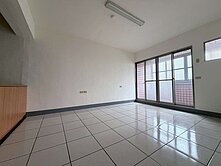 正公益路｜室內46坪｜大三房｜衛浴開窗平車