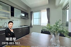 仁武仁雄路。高樓採光大開窗。陽台進出三房平車