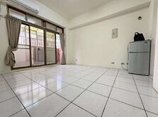 縣政特區採光套房/有大陽台