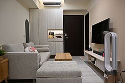 鼎山商圈中高樓層精緻裝潢2房車位輕軌宅