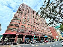 高 鐵捷運五分鐘│學區三房平車│下樓公園