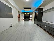 彰化市中山國小旁龍山林高樓層裝潢美三房附車位