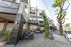 鳥松神農黃線捷運正路上大地坪黃金透店