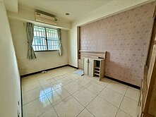  龍岡忠貞市場:二房車