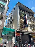 正逢甲大門旁透天店面