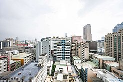 中央公園捷運站新堀江商圏33萬過馬路大立百貨