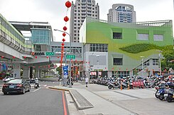 五期捷運站大面寬臨路別墅