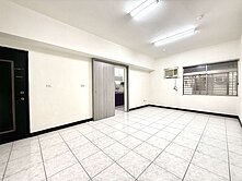 鼎山家樂福/低總價3房車位輕軌宅-房仲小薛