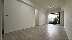 前鎮高中捷運站英倫亞灣2期全新正3房平面車位