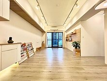 機捷破盤 · 登陽溪上月邊間三房平車