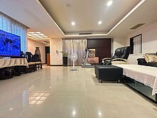 美術館旁大四房雙平車