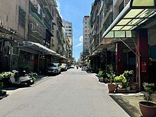 五甲商圈家樂福南成國小正四樓店住透天