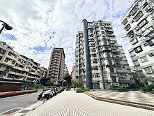 超稀有立功國宅裝潢美四房坡平車