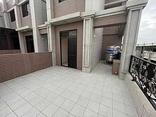 中壢海德堡 電梯別墅 一樓可當店面 中信妮姐