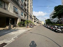 捷運凱旋站/輕軌前鎮之星陽台進出高樓三房平移車位