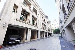 高雄仁武行政中心｜輕屋齡孝親房車庫社區型透天