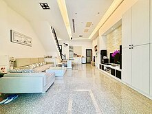 大里中興商圈.立人高中▲臨15米路.5米面寬透天