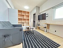 鼎山家樂福｜輕軌站旁低總價小資族亮麗美套房