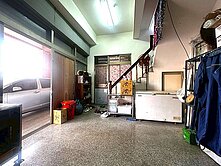 近88大寮市區三角窗樓店