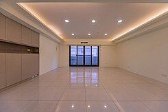 亞灣區大坪數質感裝潢｜新田路熱鬧商圈