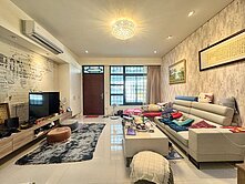 【豐原南陽商圈】輕屋齡雙車位透天別墅