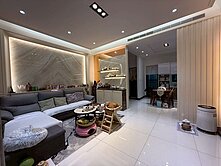 楠梓雙停車透天四樓/屋新五年