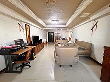 三民市場~室內大坪數~明亮大四房+機械固定.車位