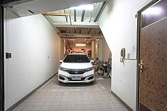 高雄車站新地標｜自立一路上傳家金透店自家車庫