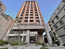 巨蛋瑞豐商圈雙平車三房高樓景觀宅|雙衛開窗