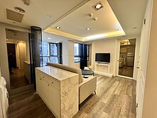 近新光大遠百震後精美裝潢2房~另有車位可買