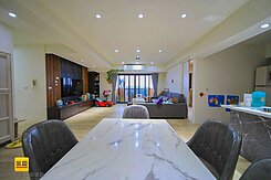 文山特區旁｜單坪免２４萬｜室內４０坪｜４房平車