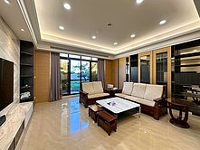 華鳳特區大地坪可停四車電梯美豪邸