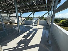 觀音草漯旁整新太陽能板邊間透天