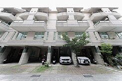 近捷運草衙站．双桔市．五甲商圈旁．質感車墅