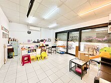 亞灣好市多金店面