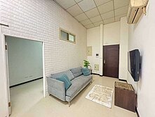 新店捷運旁  2+1房-一樓 使用坪數大 前後可行